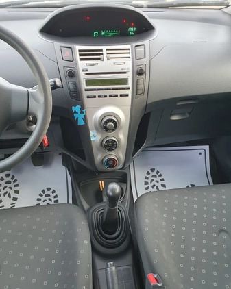 Toyota Yaris cena 14900 przebieg: 131709, rok produkcji 2008 z Warszawa małe 154